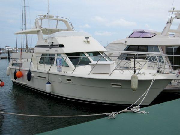 Hatteras 40' Double Cabin Motor Yacht