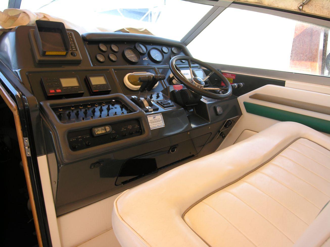 Sea Ray Express Cruiser 400